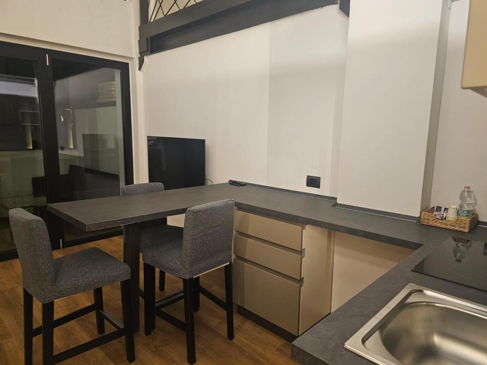 Mezzago Royal Suites Esterno foto